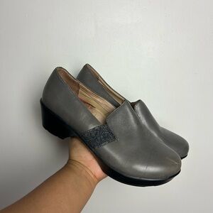 Dansko Women’s Mary Jane Clogs Size 39 Leather Minimalist Comfortable Natural